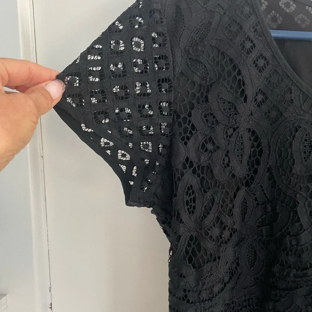 Ann Taylor Black Lace Detail Top in size medium - Picture 4 of 10